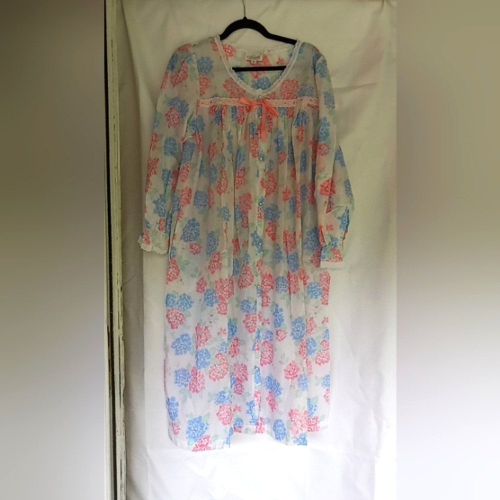Vintage pastel floral nightrobe medium